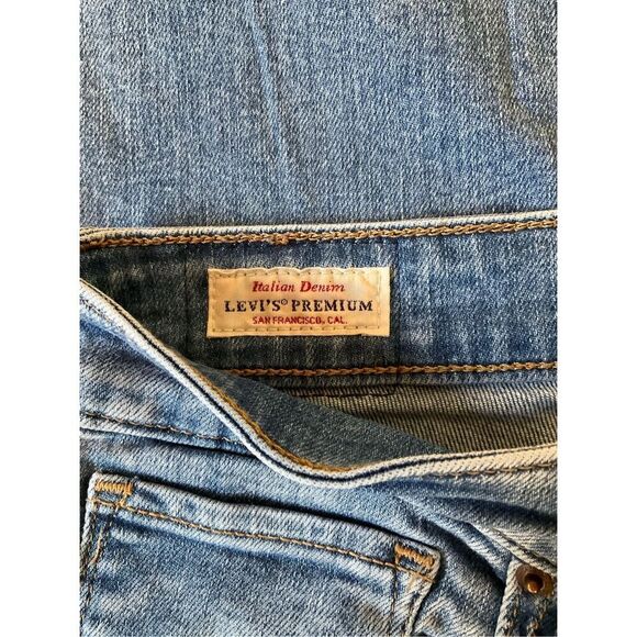 Levis 721 Hi Rise Skinny, Med Wash, Distressed, 31/12. Classic Minimalist - Picture 11 of 15